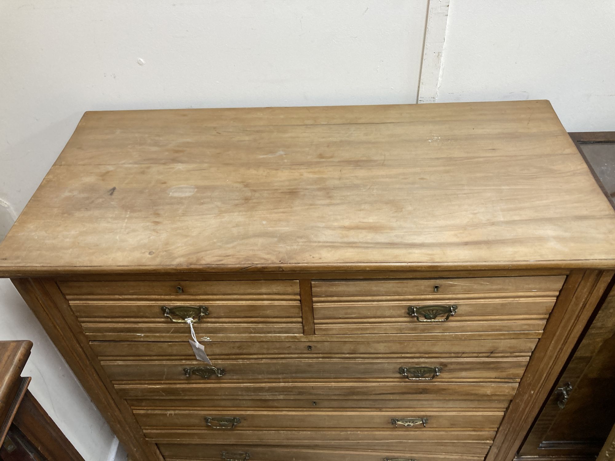 A late Victorian satin walnut chest of drawers, width 102cm, depth 47cm, height 100cm